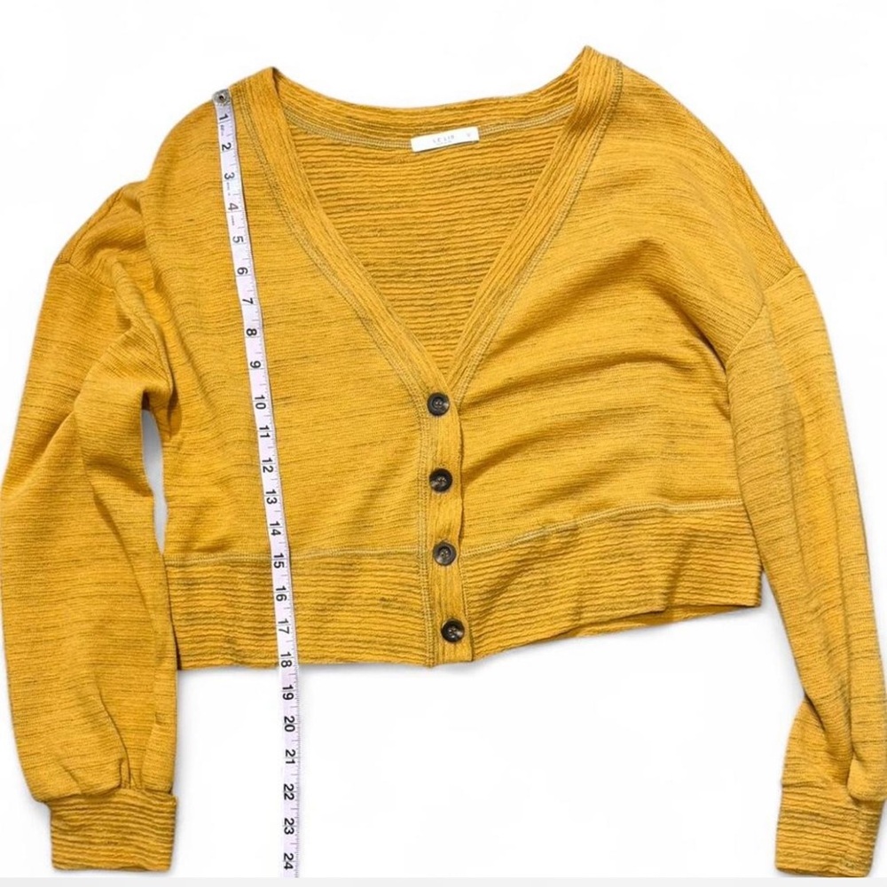 Cropped Button Front V Neck Top‎ - Picture 16 of 16
